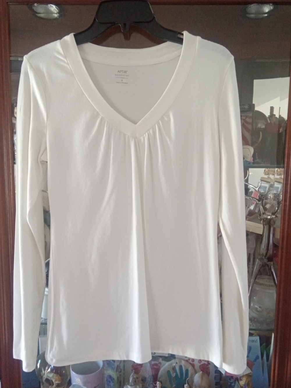 Apt. 9 White V-Neck Long Sleeve Top with Front Gather